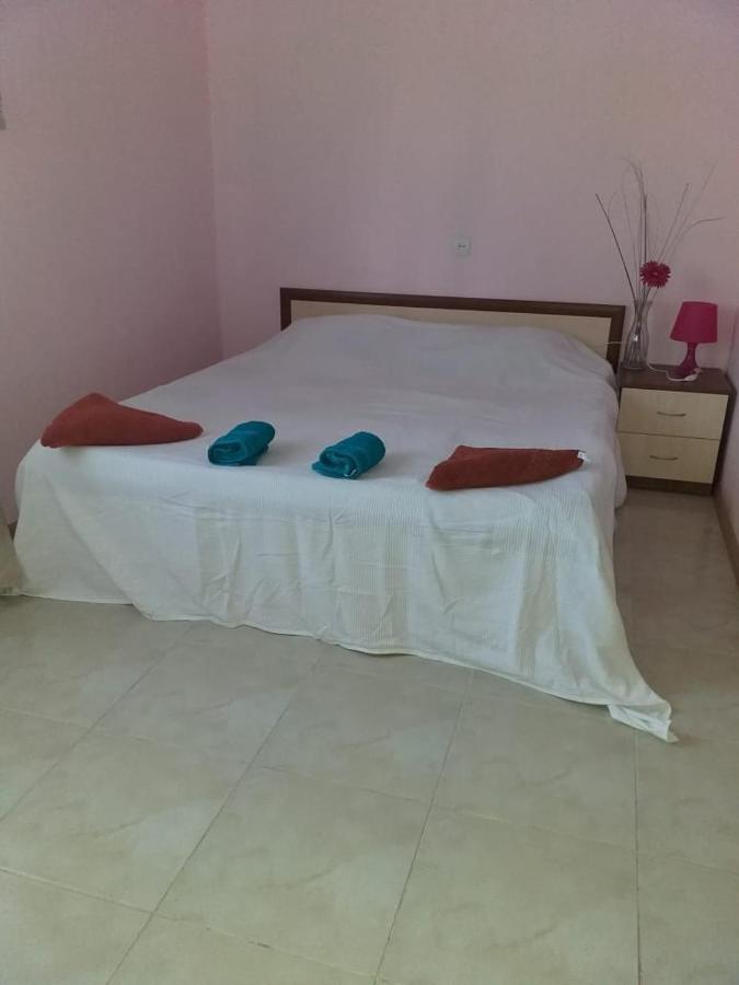 Solnechny Bereg Guest House Gudauta Bagian luar foto