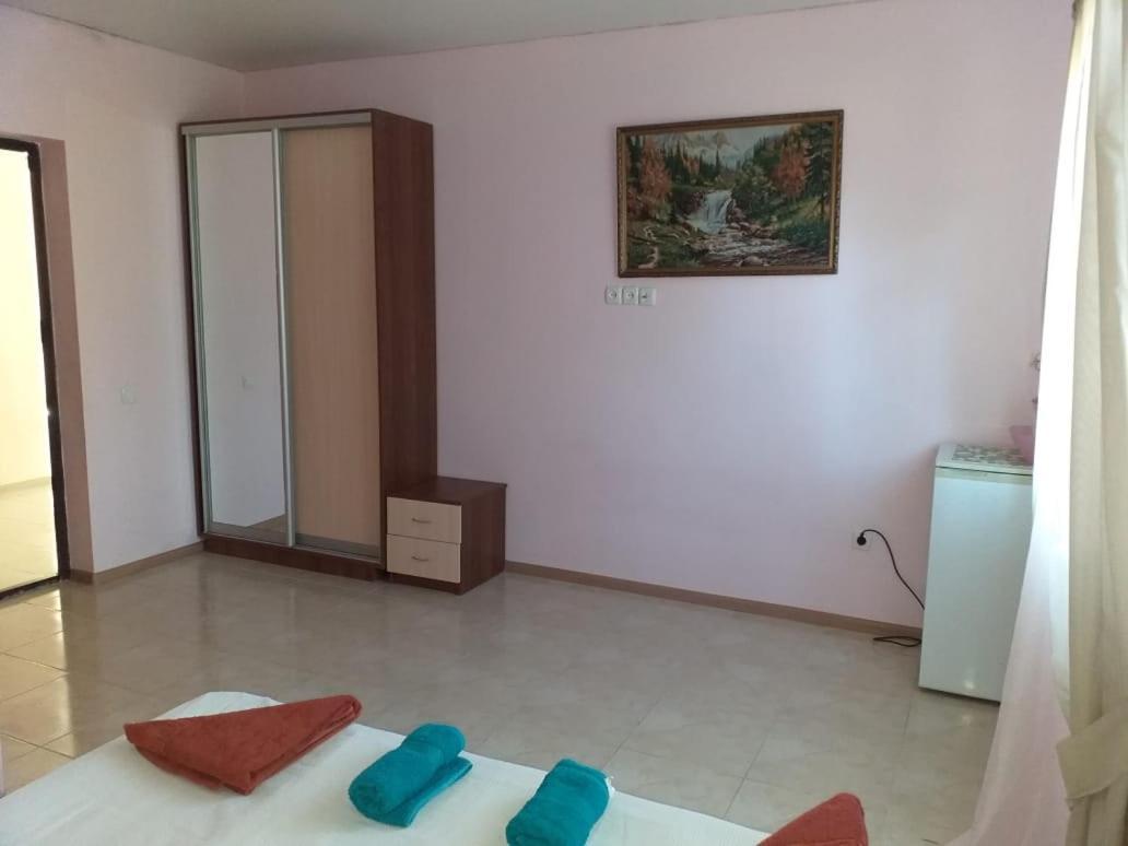 Solnechny Bereg Guest House Gudauta Bagian luar foto