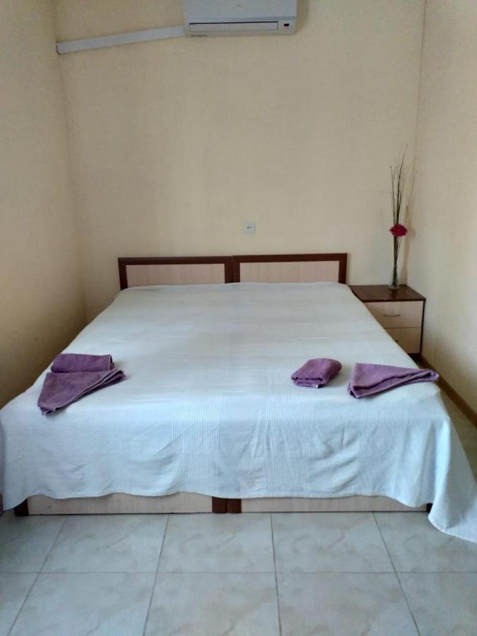 Solnechny Bereg Guest House Gudauta Bagian luar foto