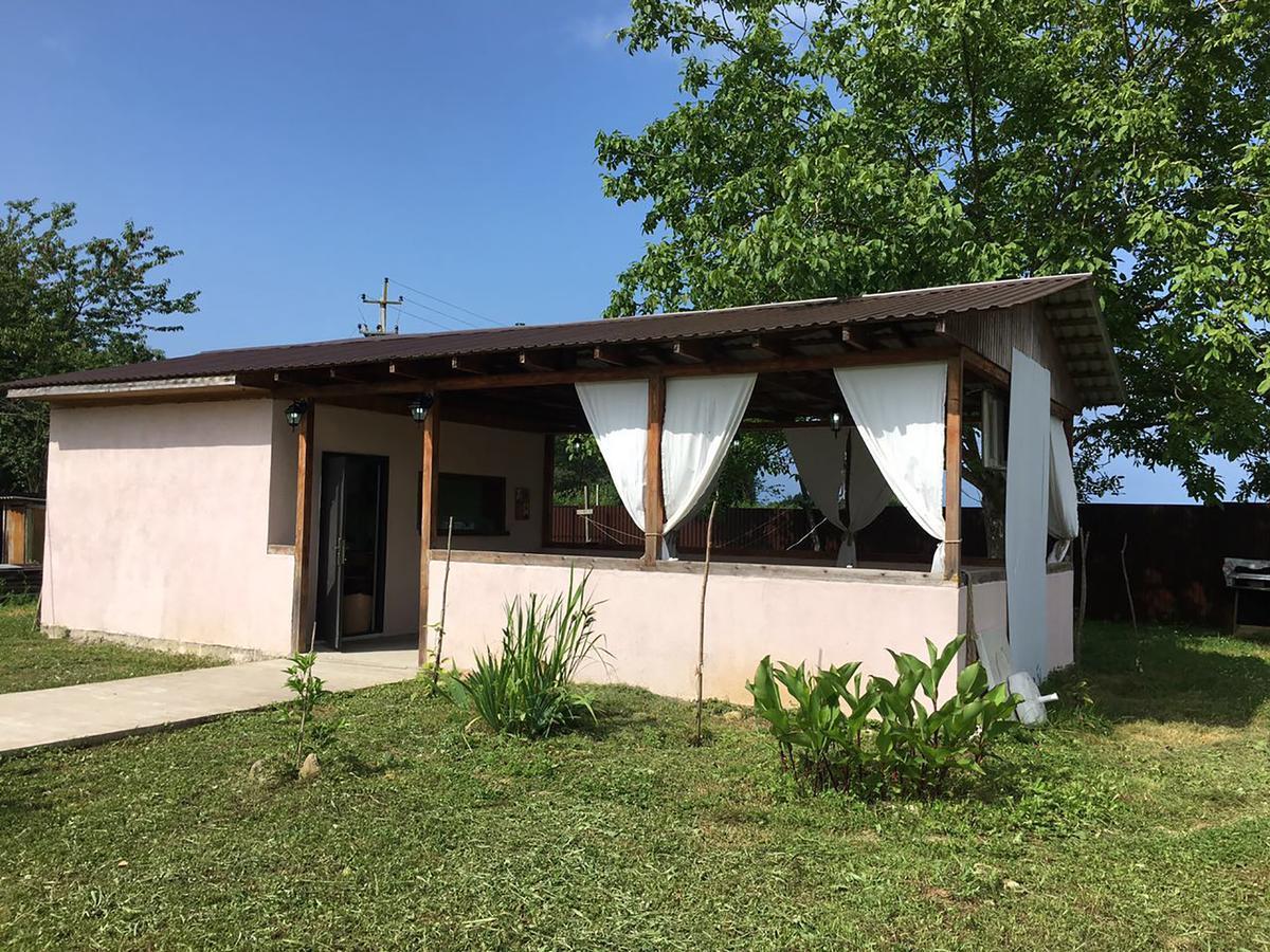 Solnechny Bereg Guest House Gudauta Bagian luar foto