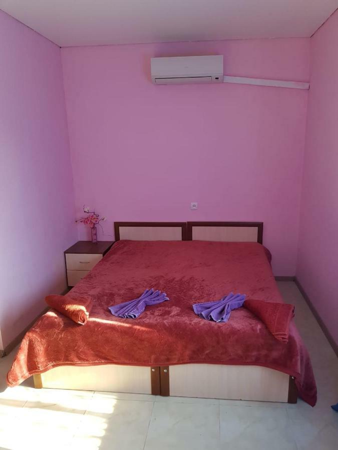 Solnechny Bereg Guest House Gudauta Bagian luar foto