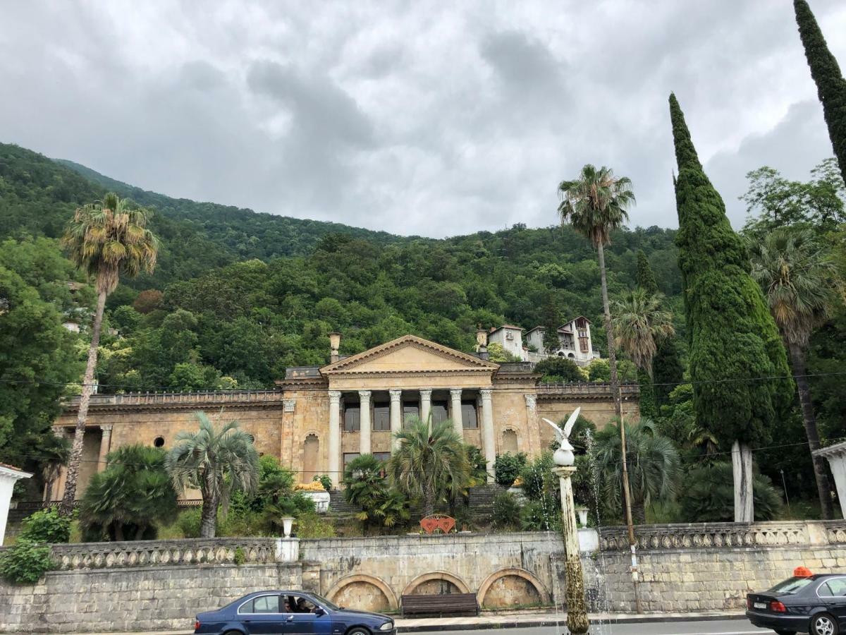 Solnechny Bereg Guest House Gudauta Bagian luar foto