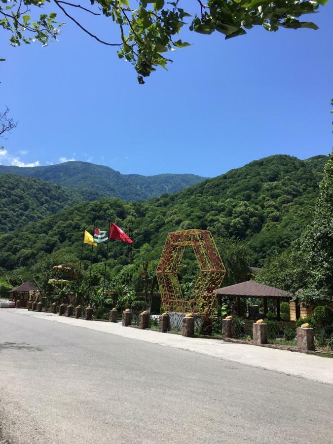 Solnechny Bereg Guest House Gudauta Bagian luar foto