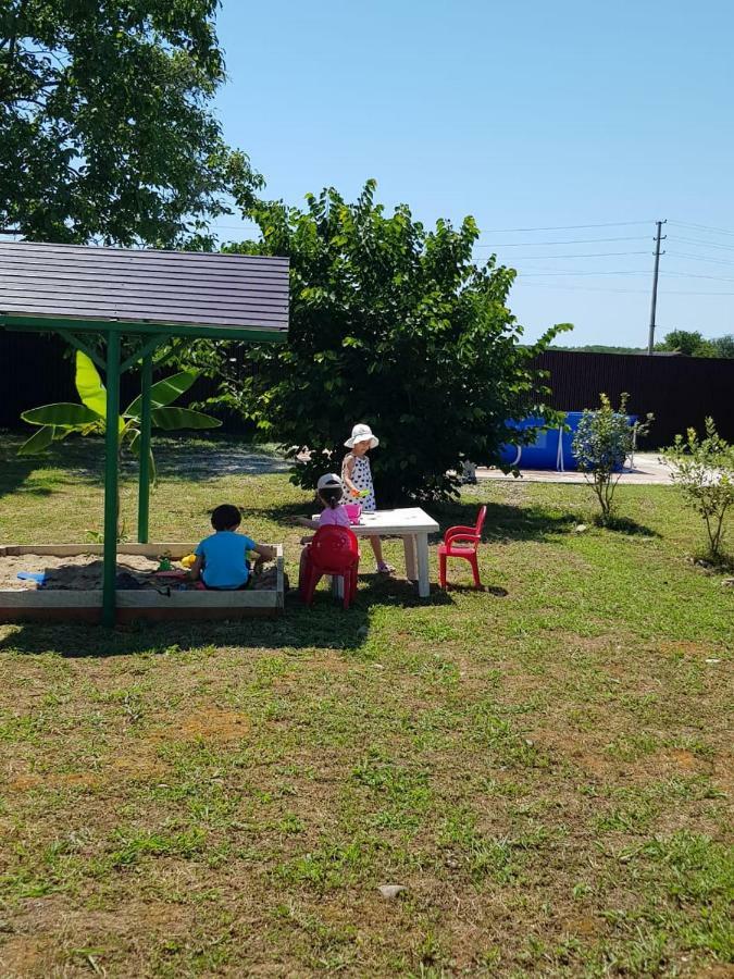 Solnechny Bereg Guest House Gudauta Bagian luar foto