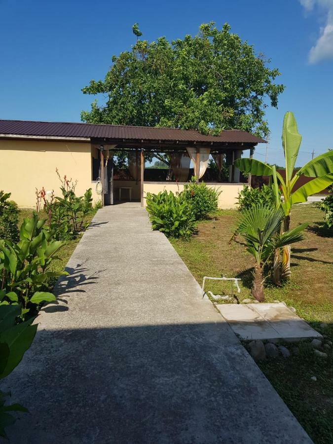 Solnechny Bereg Guest House Gudauta Bagian luar foto